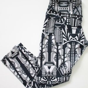 Nina B. Roze Geo Rise Heart Butt Yoga Capris